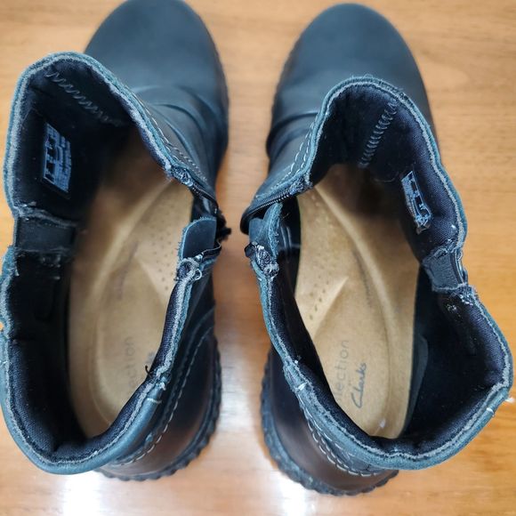 Clarks Caroline Orchid Ruched Black Leather Ankle Booties Comfort Womens SZ 9.5 - Picture 6 of 12